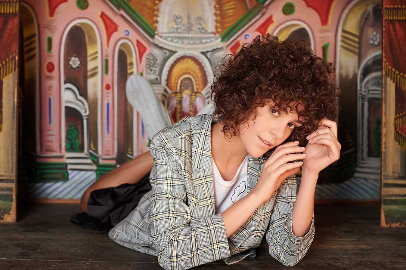 Woman with curly hair extensions