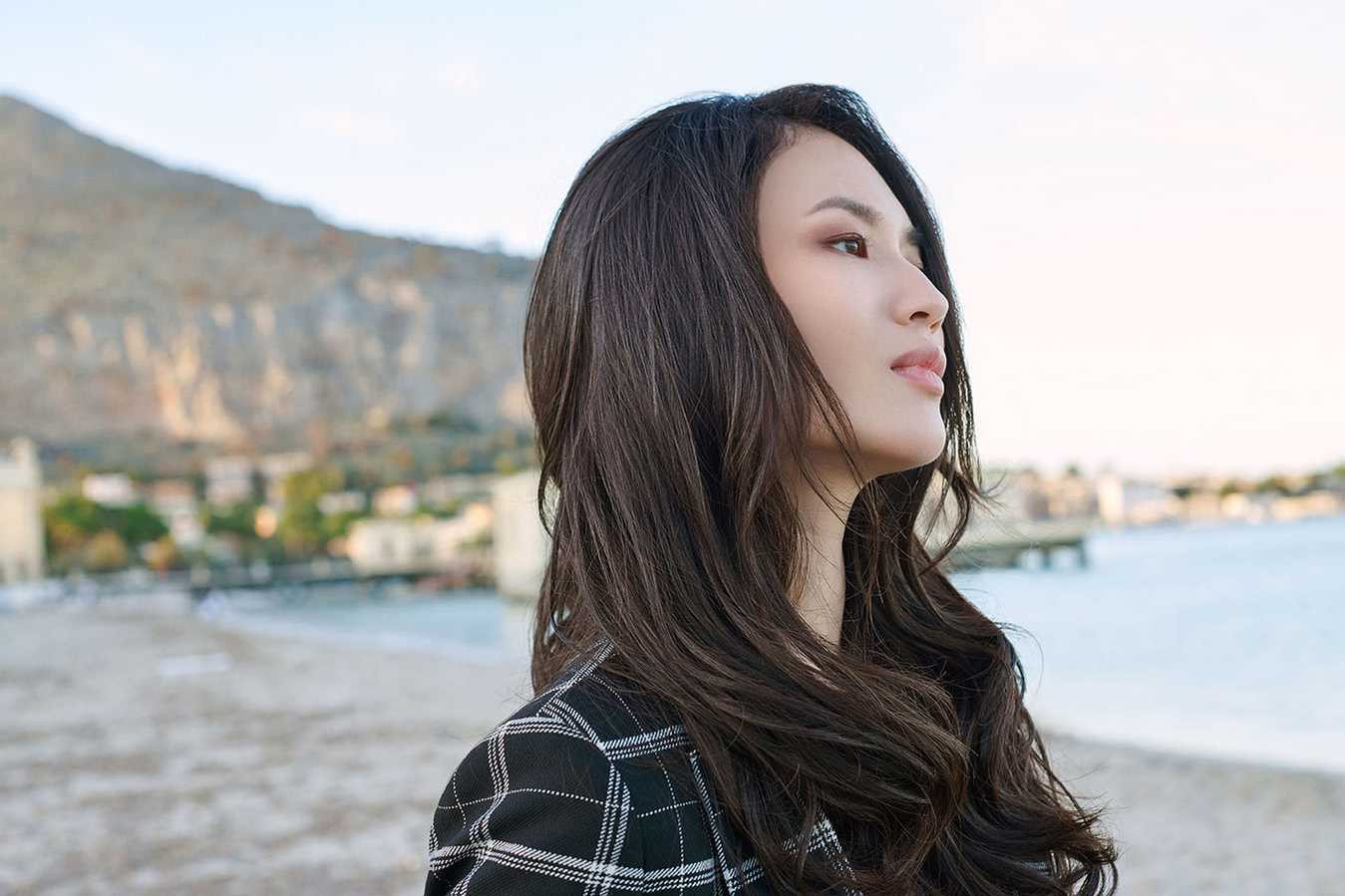 Oriental girl with hair extensions